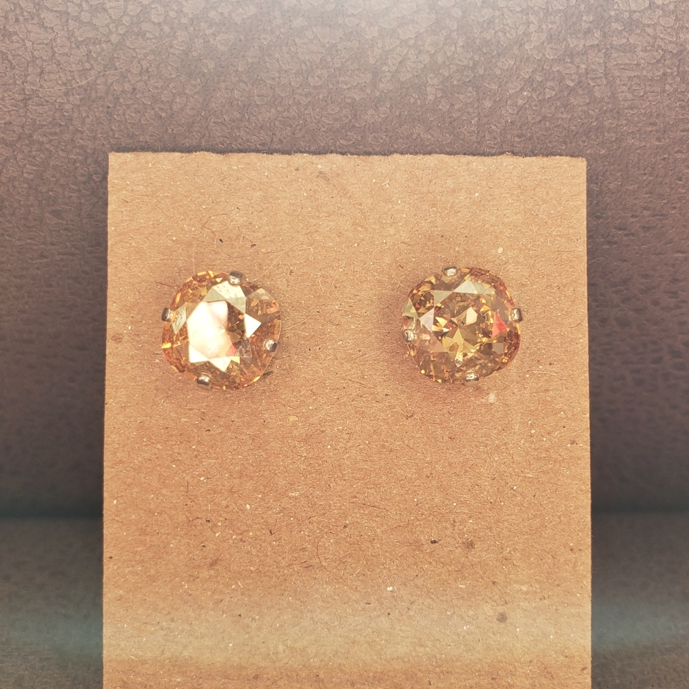 Vintage cushion cut Faceted champagne moissanite stud earrings - Picture 5 of 12